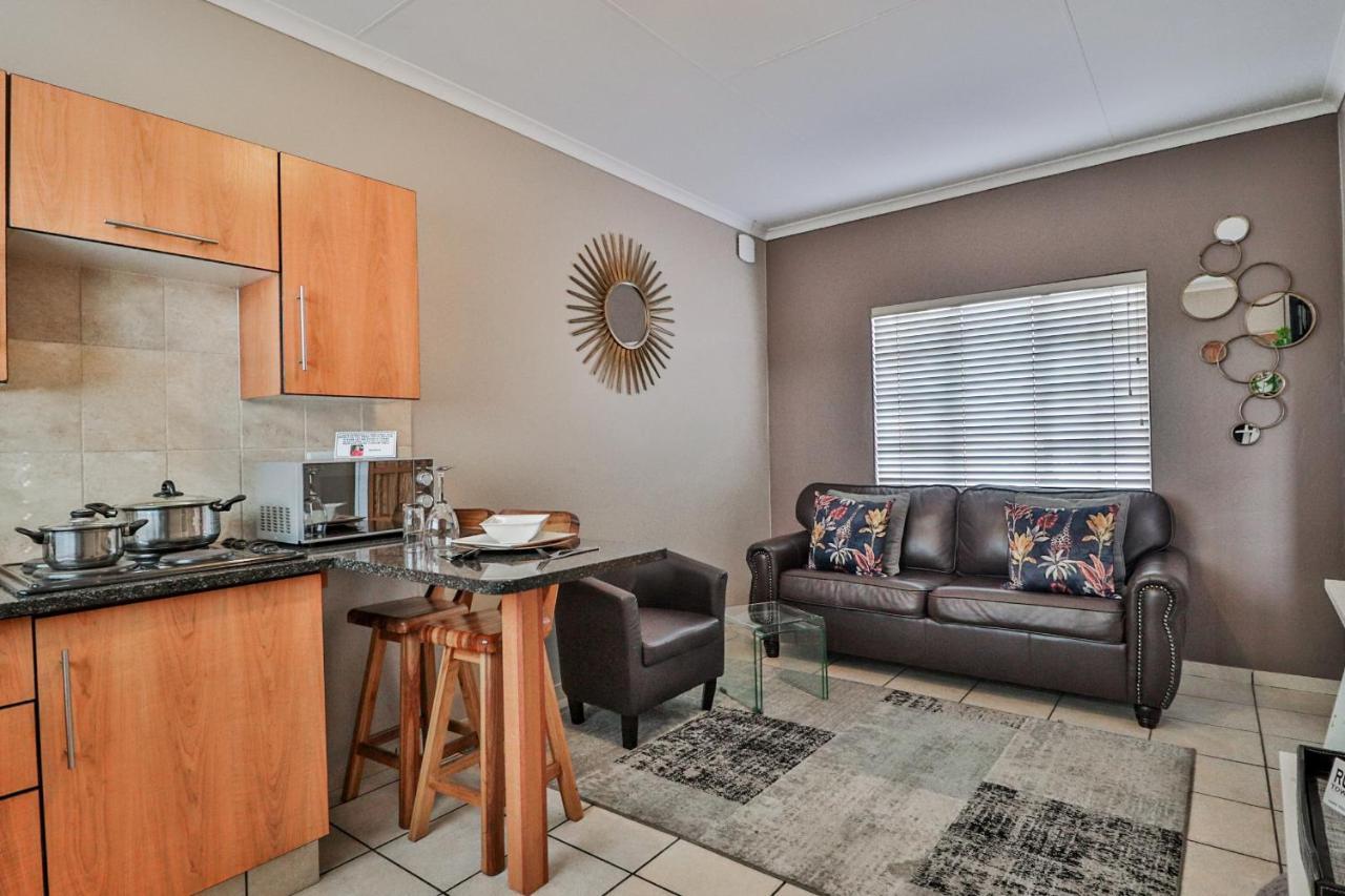 Rudman Townhouses - Or Tambo Airport Boksburg Exterior foto