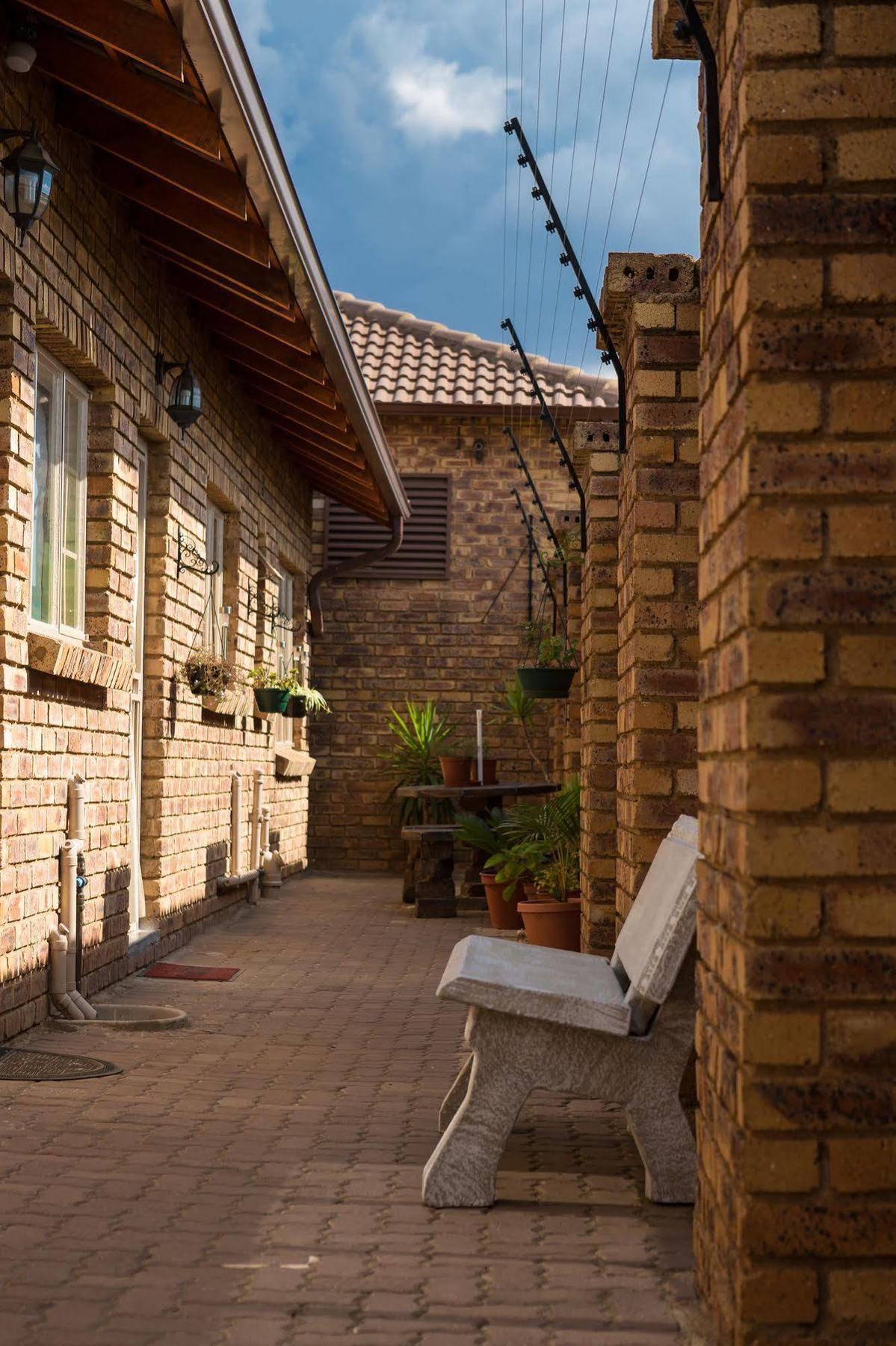 Rudman Townhouses - Or Tambo Airport Boksburg Exterior foto