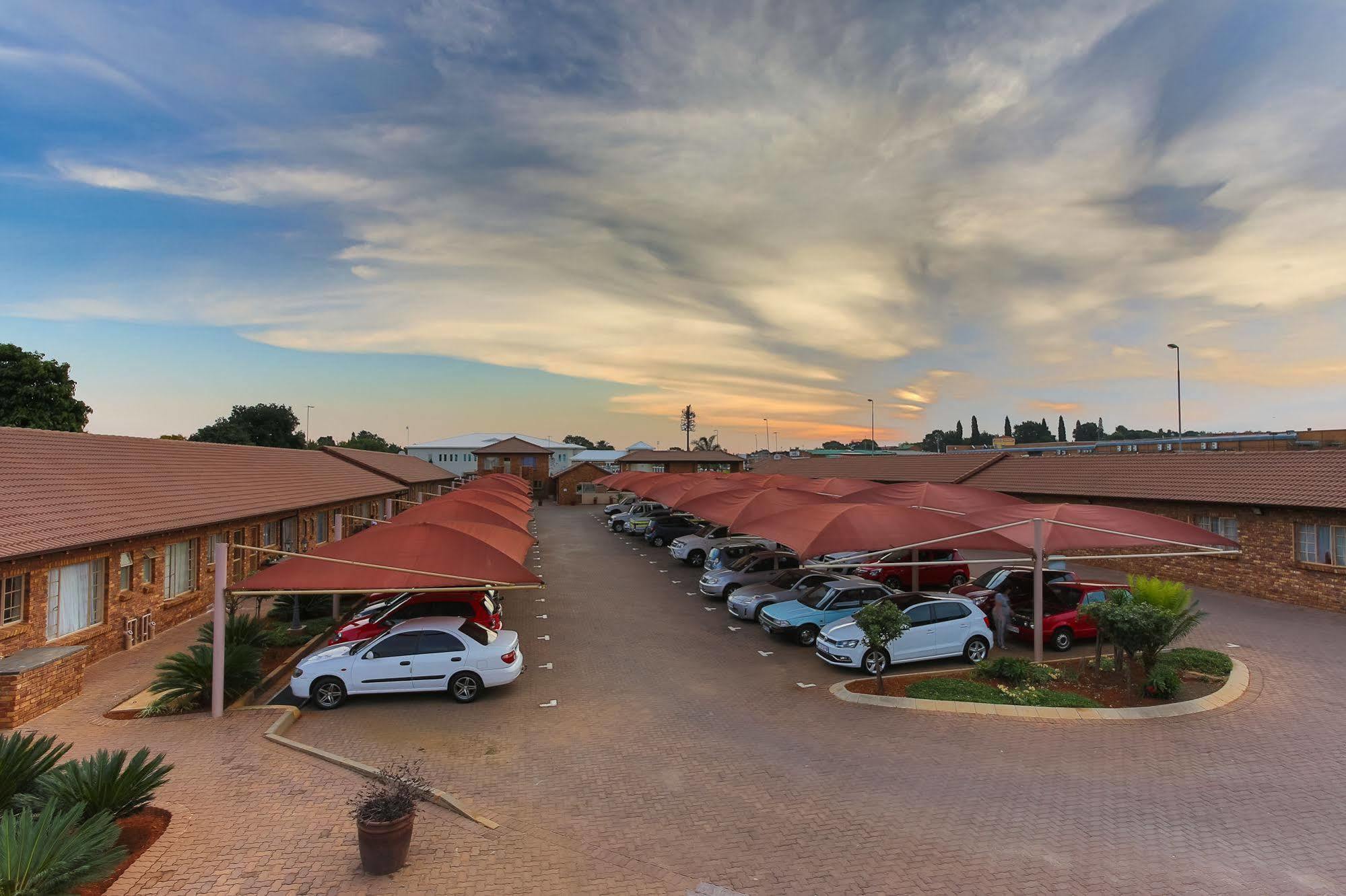 Rudman Townhouses - Or Tambo Airport Boksburg Exterior foto